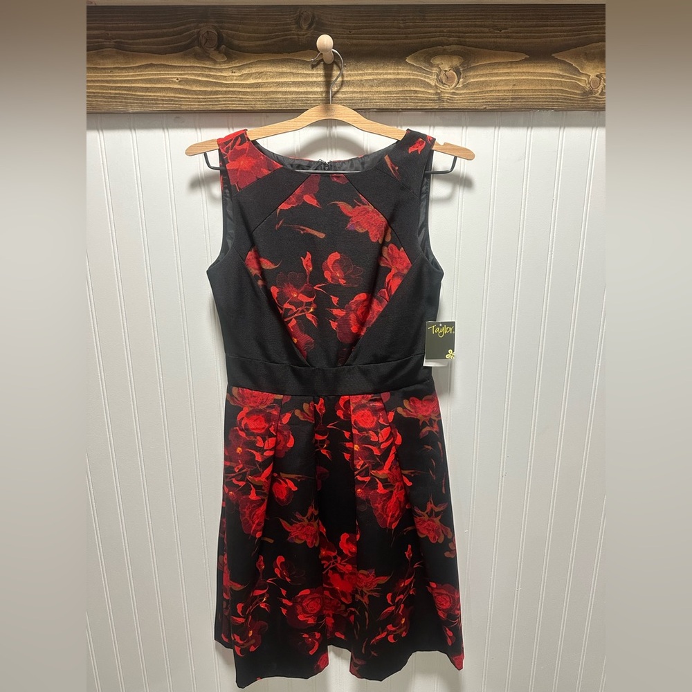 Taylor Floral sleeveless Black Red Dress Fit Flare dress nwt sz 4 valentines